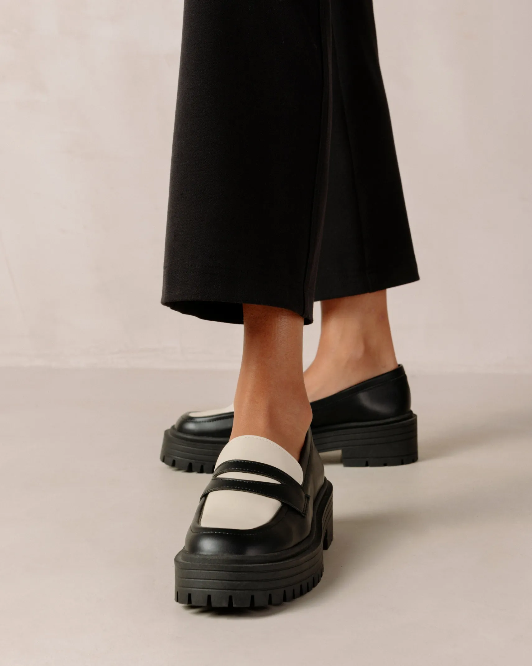 ALOHAS Mask Bicolor Black Vegan Leather Loafers