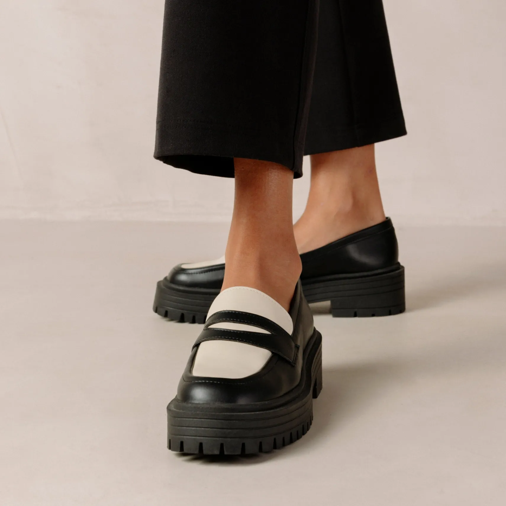 ALOHAS Mask Bicolor Black Vegan Leather Loafers