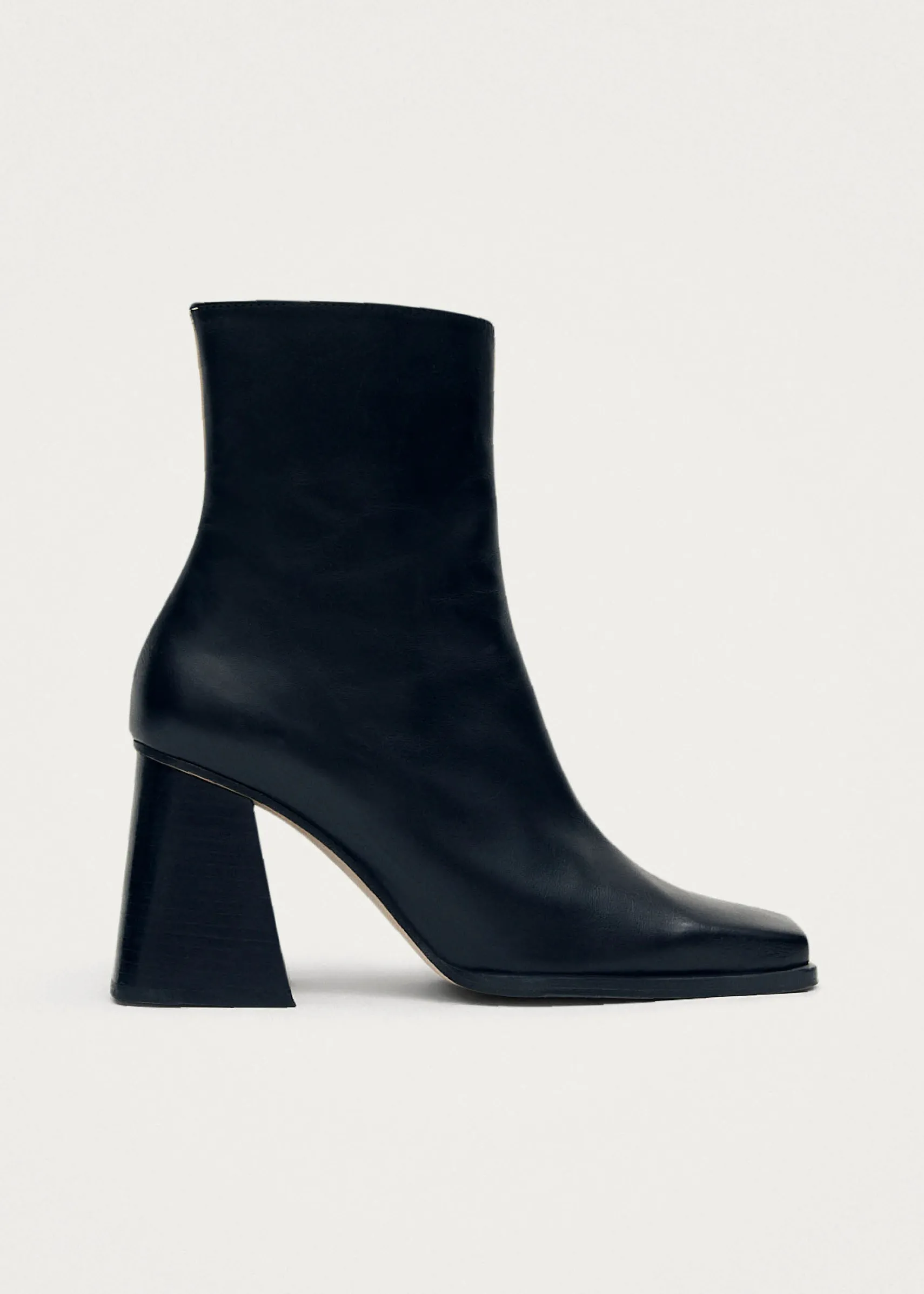 ALOHAS South Bicolor Stone Beige Black Leather Ankle Boots