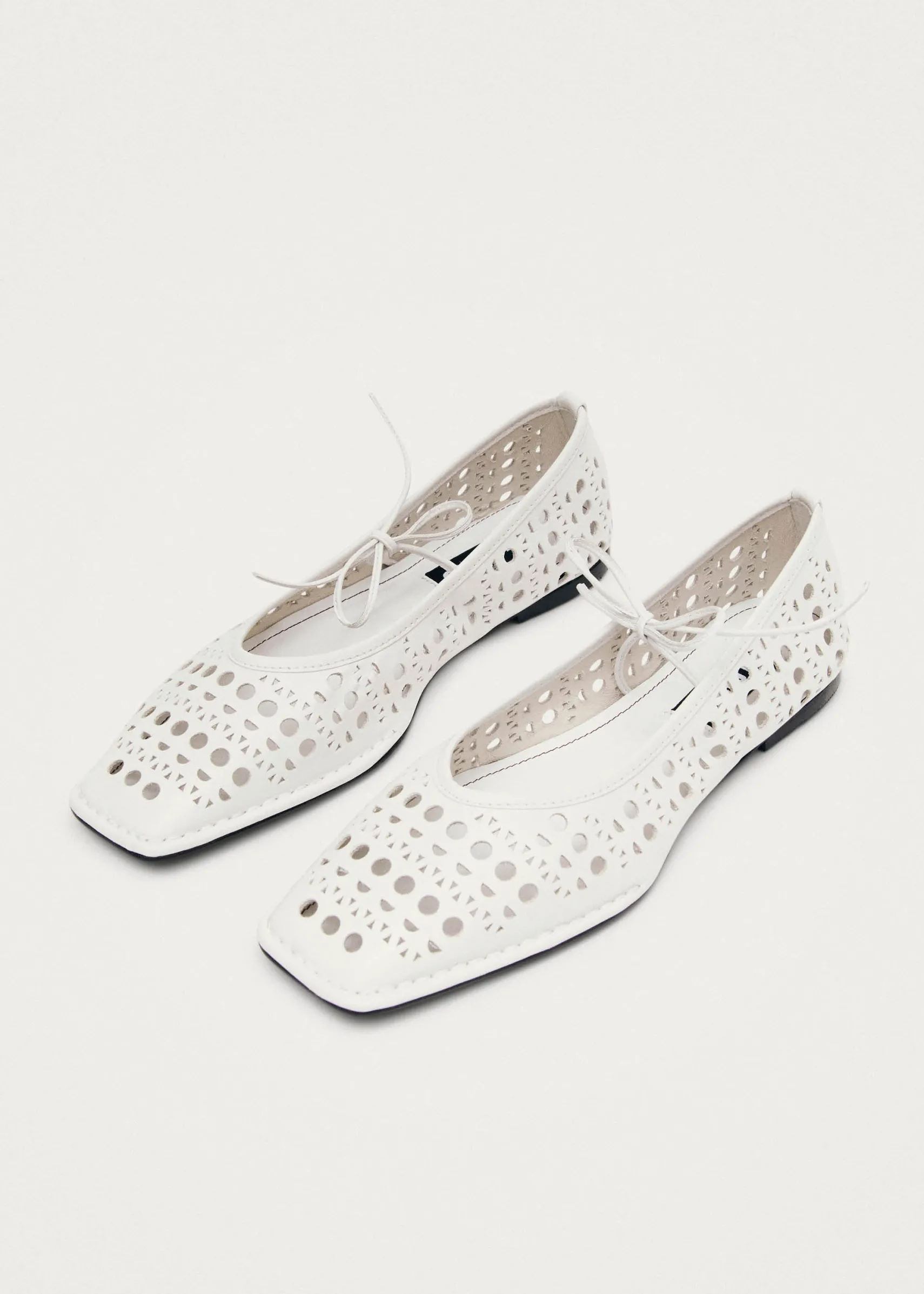 ALOHAS Sway Slit White Leather Ballet Flats